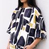 BLUSA ESTAMPADA - Imagen 2