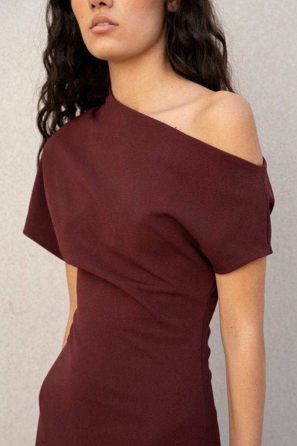 VESTIDO ASIMETRICO BURDEOS