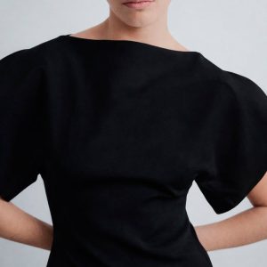 TOP MANGA ABULLONADA NEGRO